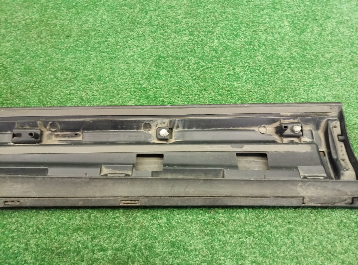 Накладка двери передней правой Audi Q3  2011-2014 8U0853960D  на Audi Q3 
