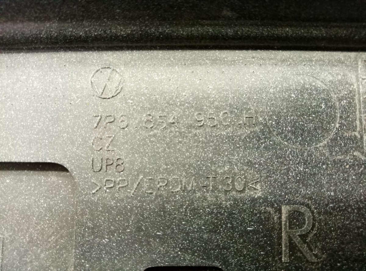 Накладка двери задней правой Volkswagen Touareg 2010-2018 7P6854950H на Volkswagen Touareg 