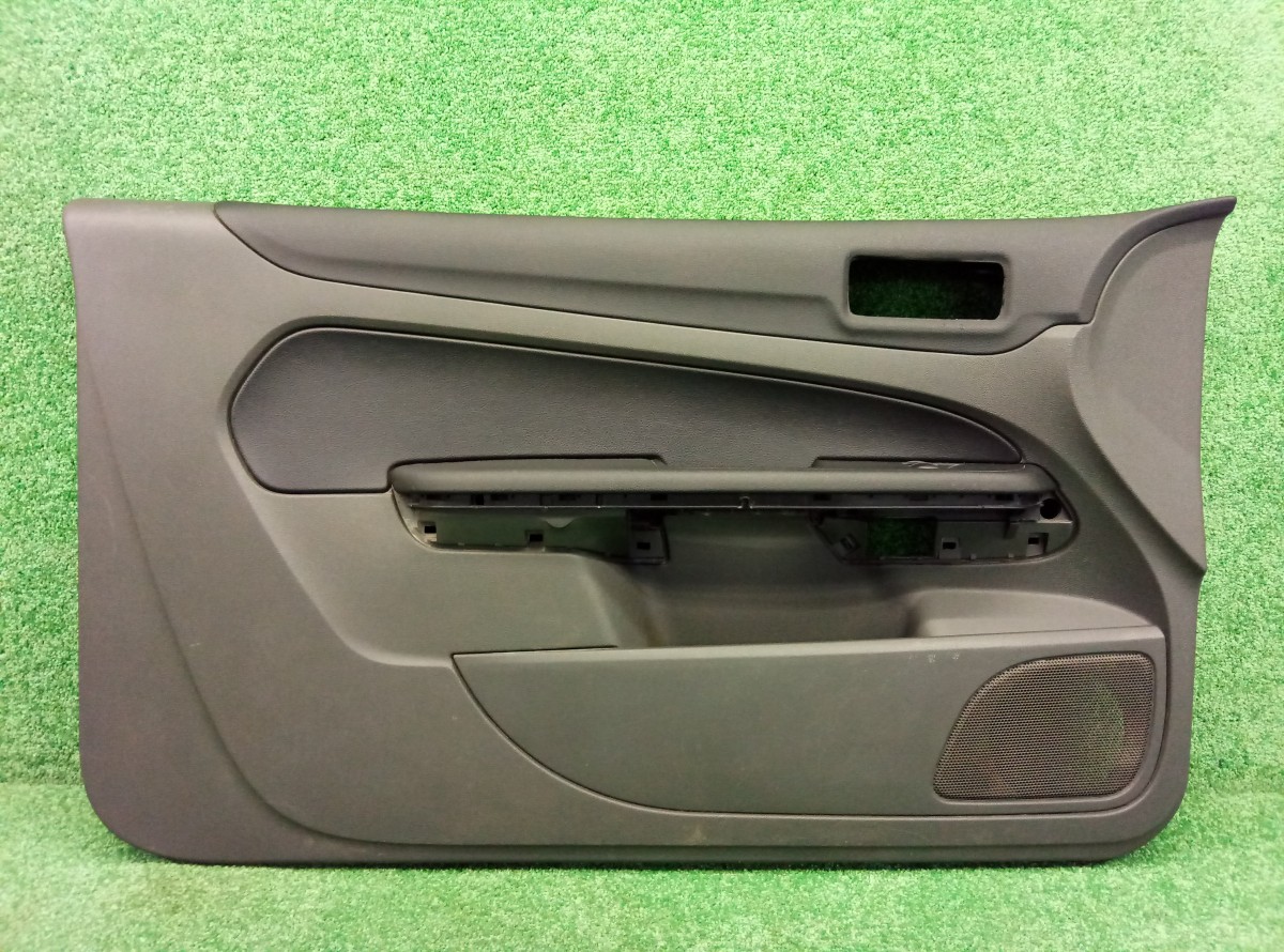 Обшивка двери передней левой Ford Focus 2 2004-2011 КУПЭ 4M51B23943A  на Ford Focus 2