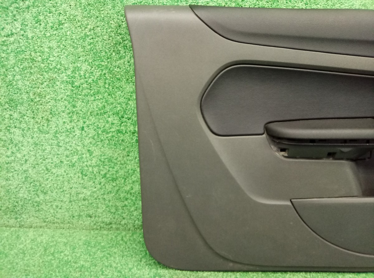 Обшивка двери передней левой Ford Focus 2 2004-2011 КУПЭ 4M51B23943A  на Ford Focus 2