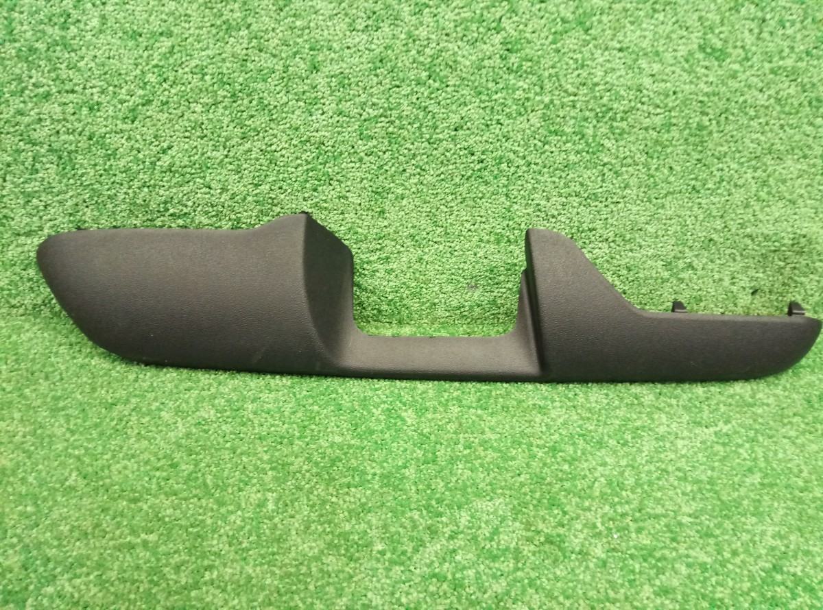 Накладка двери передней левой Ford Focus 2 КУПЭ 2004–2008 4M51A24049ACW  на Ford Focus 2