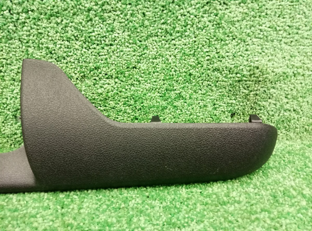 Накладка двери передней левой Ford Focus 2 КУПЭ 2004–2008 4M51A24049ACW  на Ford Focus 2