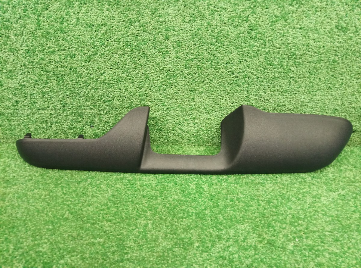 Накладка двери передней правой Ford Focus 2 2004–2008 4M51A24048ACW КУПЭ на Ford Focus 2