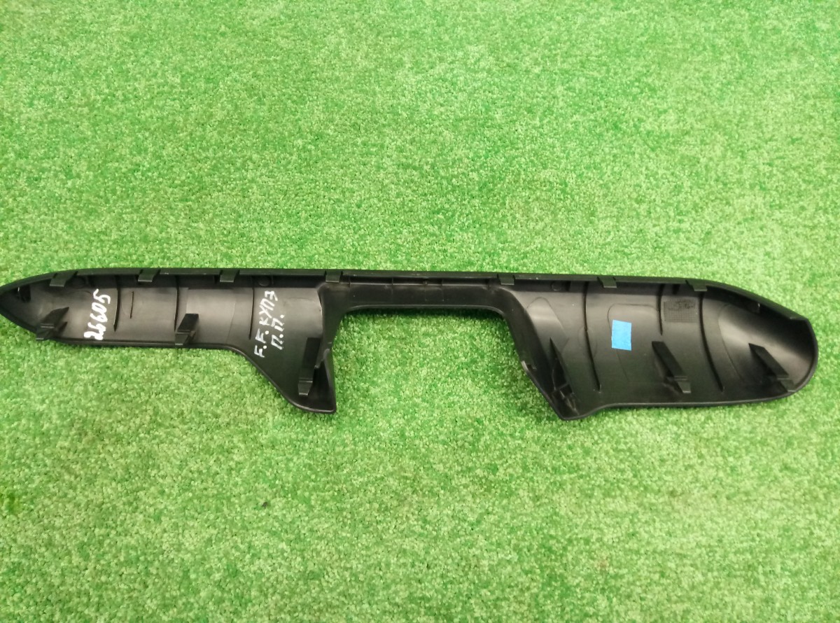 Накладка двери передней правой Ford Focus 2 2004–2008 4M51A24048ACW КУПЭ на Ford Focus 2