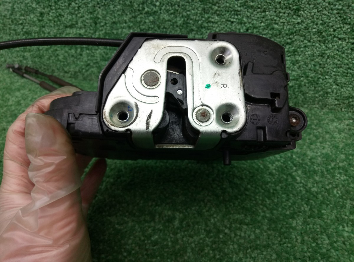 Замок двери задней правой Hyundai Ix35 2009–2013 814202Y010 на Hyundai ix35 