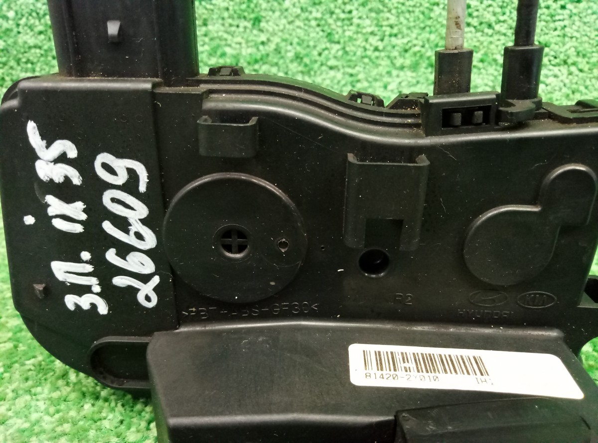 Замок двери задней правой Hyundai Ix35 2009–2013 814202Y010 на Hyundai ix35 