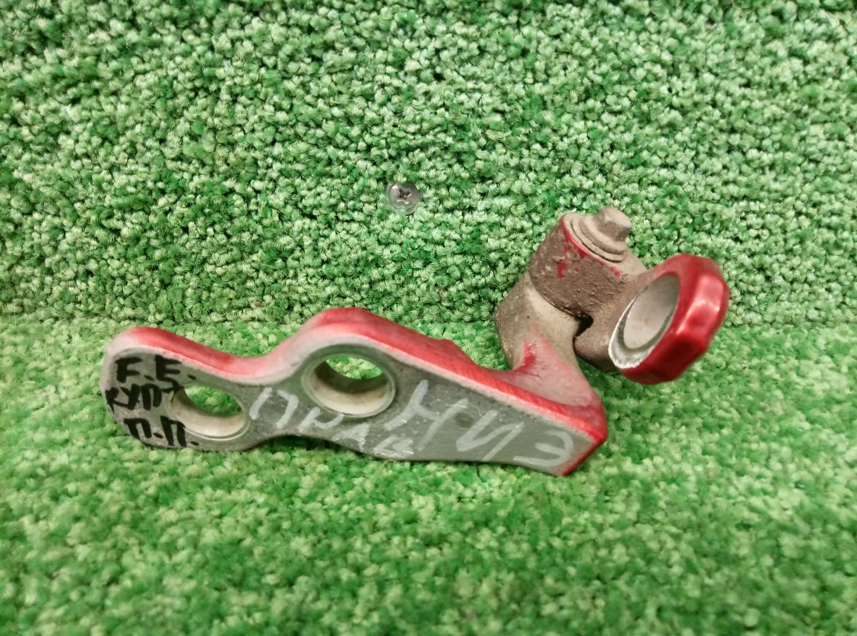 Петля двери нижняя передняя правая Ford Focus 2  КУПЭ  5012179 на Ford Focus 2
