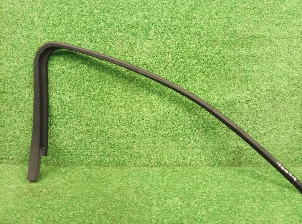 Накладка двери Ford Focus 2005-2008 4M51B201A19AF передняя левая КУПЭ на Ford Focus 2