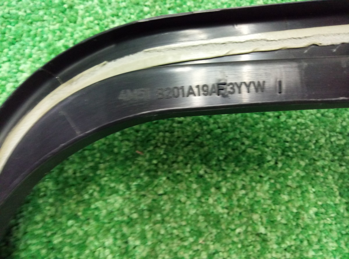 Накладка двери Ford Focus 2005-2008 4M51B201A19AF передняя левая КУПЭ на Ford Focus 2