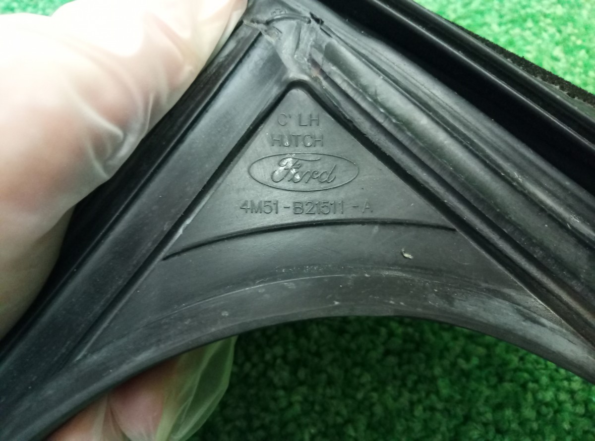 Направляющая стекла Ford Focus 2 2008-2011 4M51B21511 CB4, передняя левая на Ford Focus 2