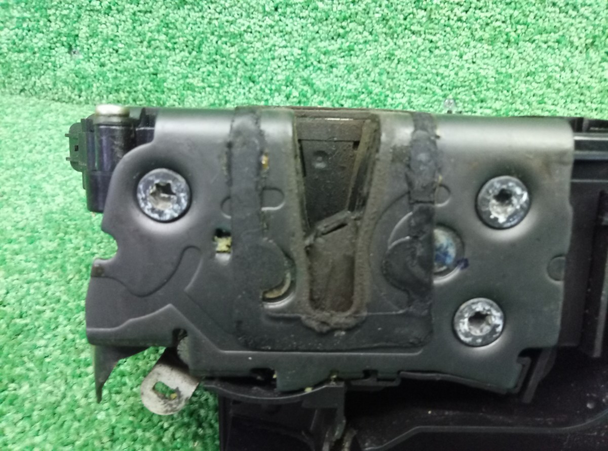 Замок двери передней правой Ford Focus 2 КУПЭ 2008-2011  3M5AR21812AK на Ford Focus 2