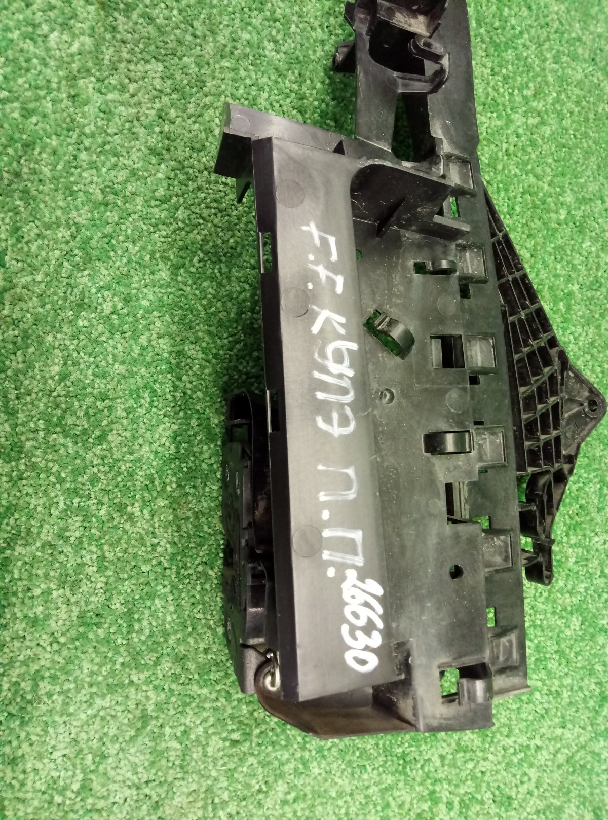 Замок двери передней правой Ford Focus 2 КУПЭ 2008-2011  3M5AR21812AK на Ford Focus 2