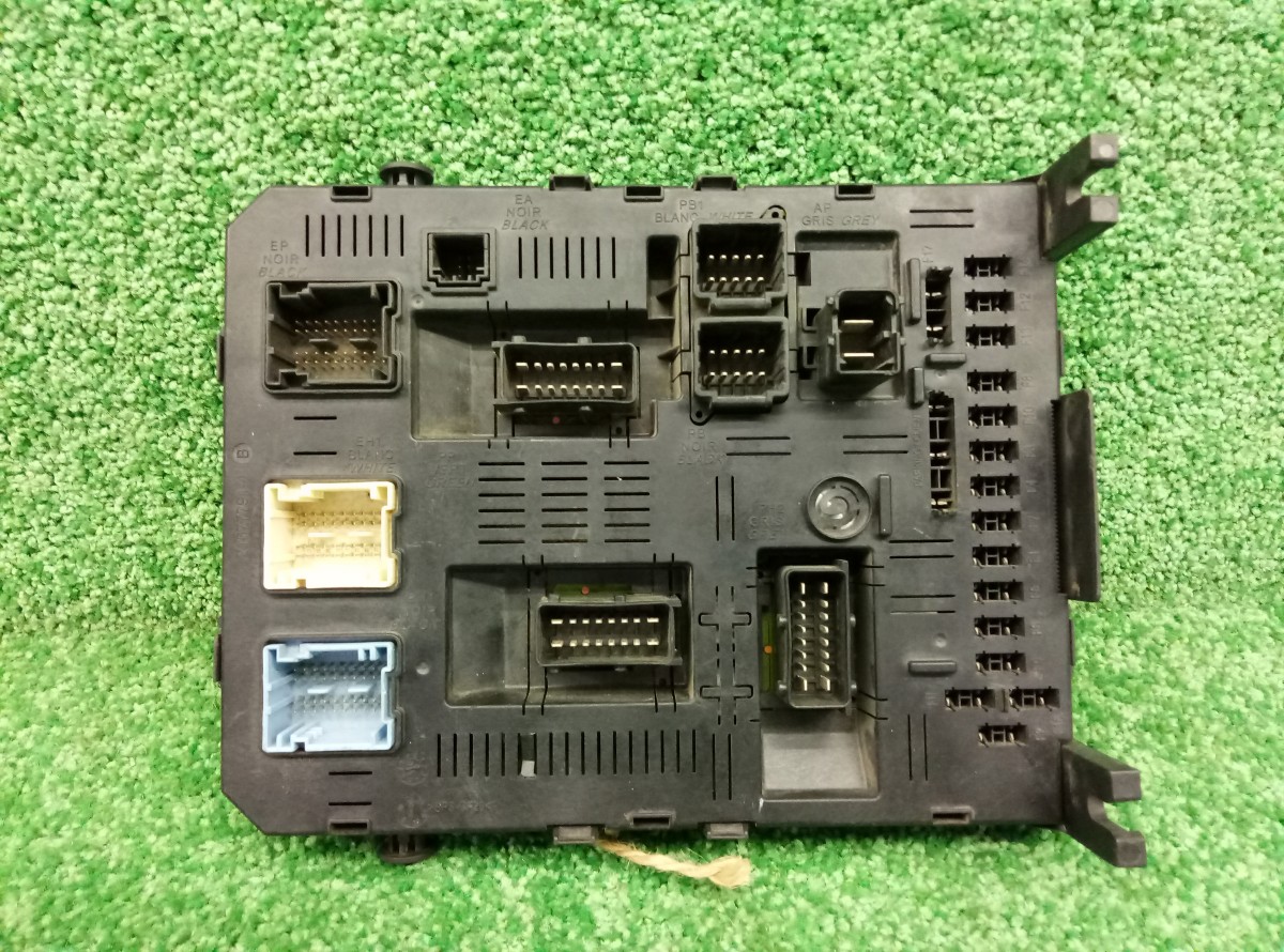 Блок предохранителей Peugeot 307 2001-2008   216761594 на Peugeot 307