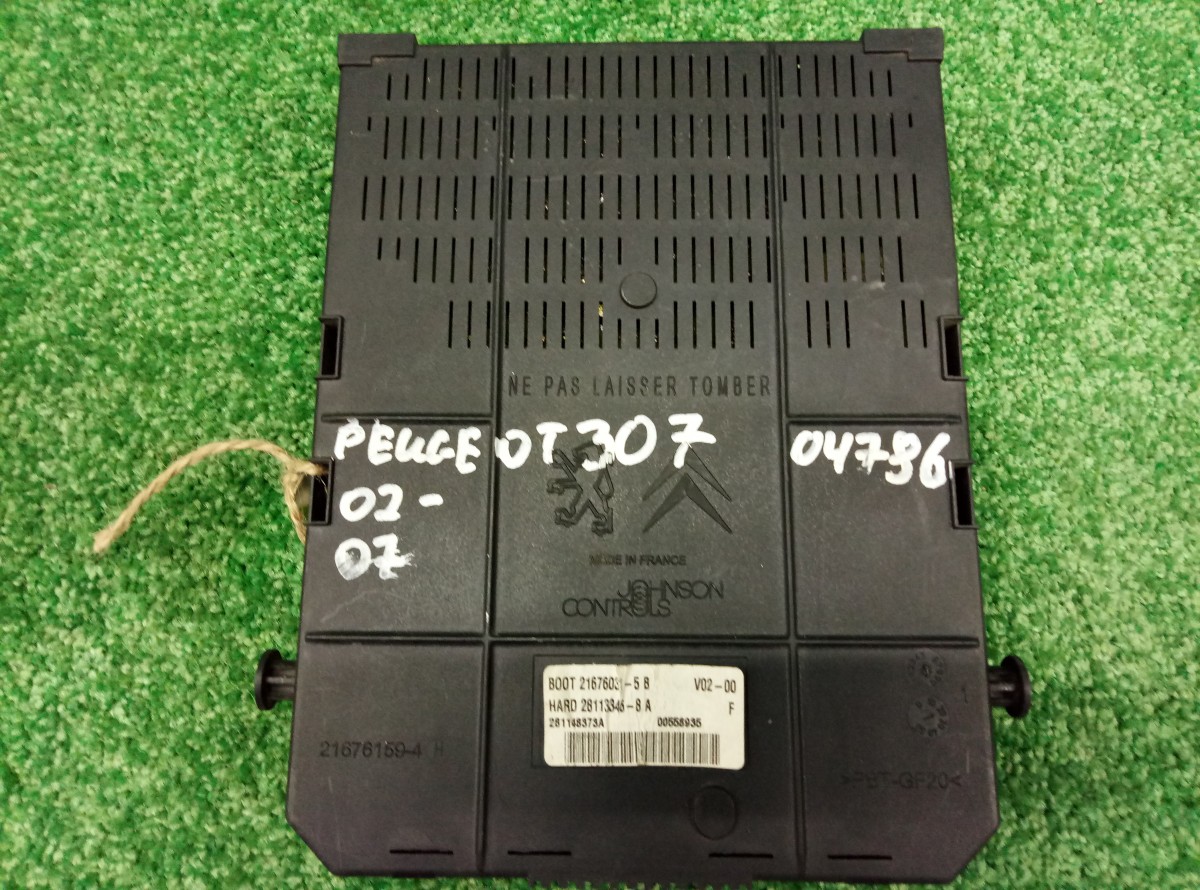 Блок предохранителей Peugeot 307 2001-2008   216761594 на Peugeot 307