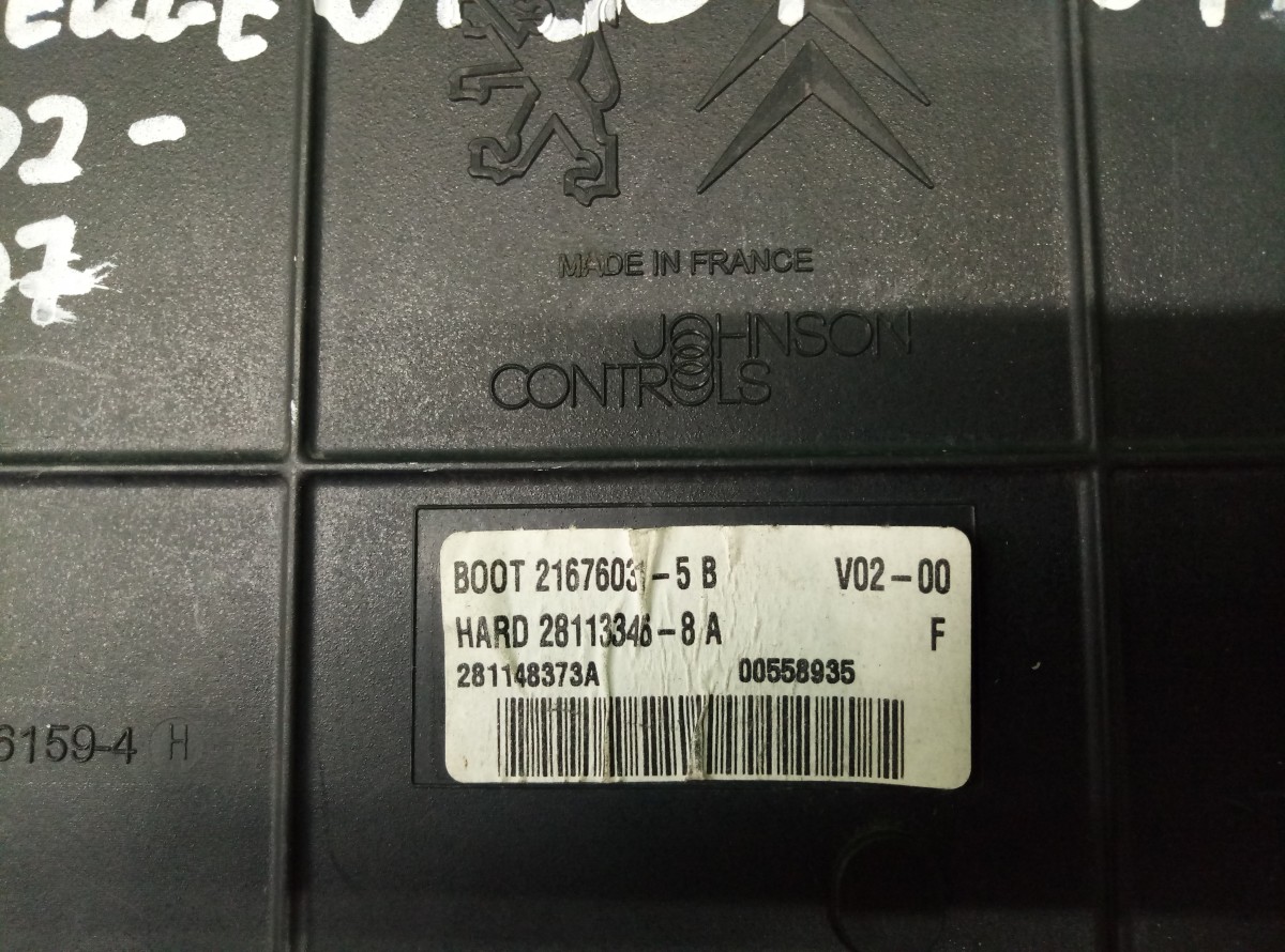 Блок предохранителей Peugeot 307 2001-2008   216761594 на Peugeot 307