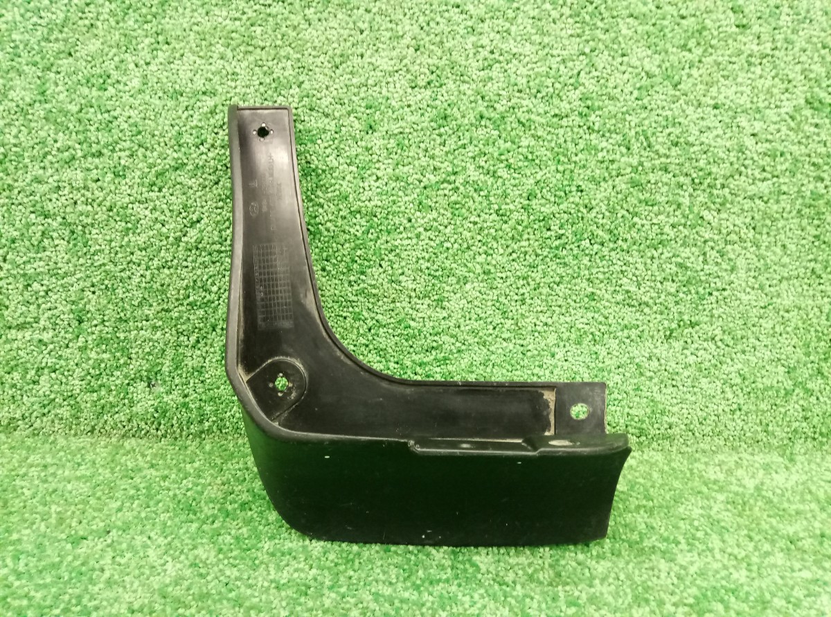 Брызговик задний левый Hyundai i30  2007-2010 868412R500 на Hyundai i30 