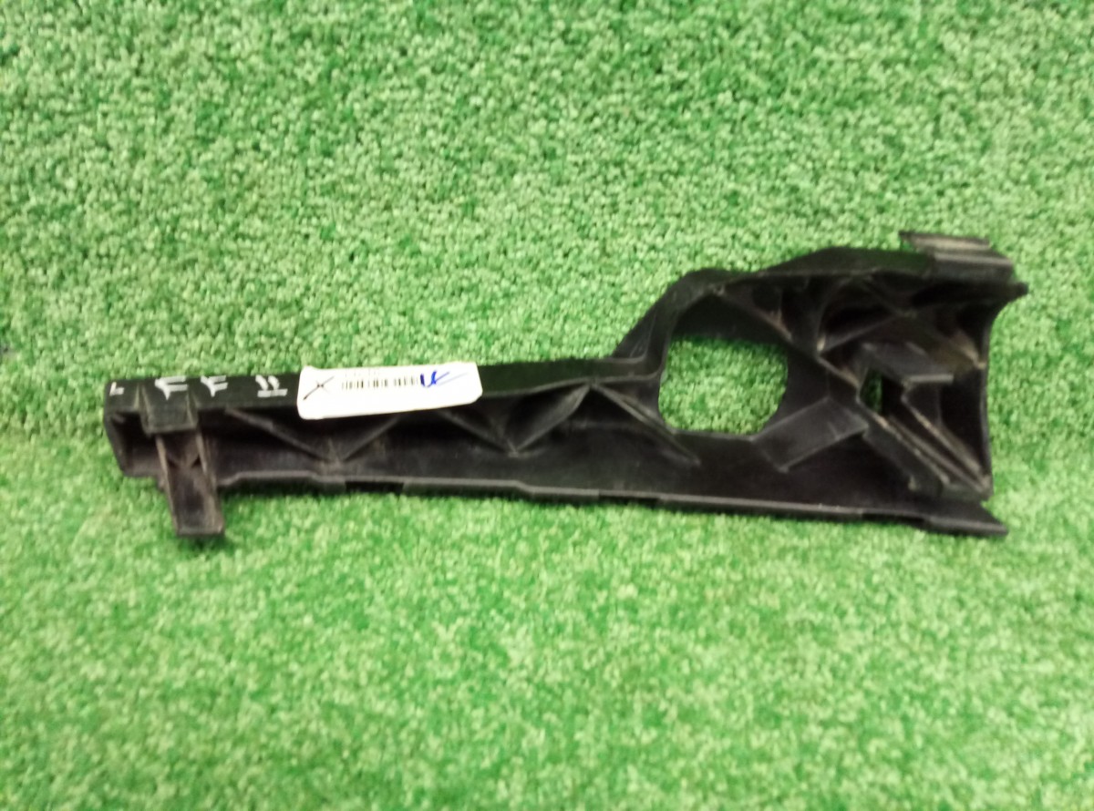 Кронштейн переднего бампера левый Ford Focus 2 2005-2008 4M5117E857 на Ford Focus 2