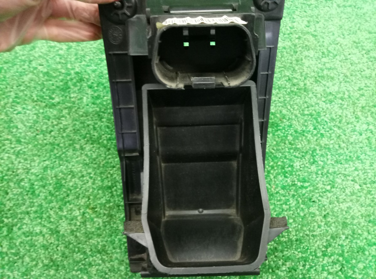 Бардачок Ford Mondeo 4 2007-2010 7S71A04325A на Ford Mondeo 4