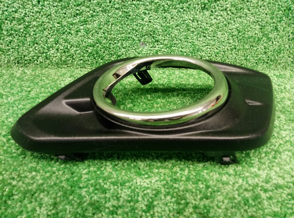 Накладка фары противотуманной правая Nissan X-Trail T32 622564BA0B на Nissan X-Trail T31