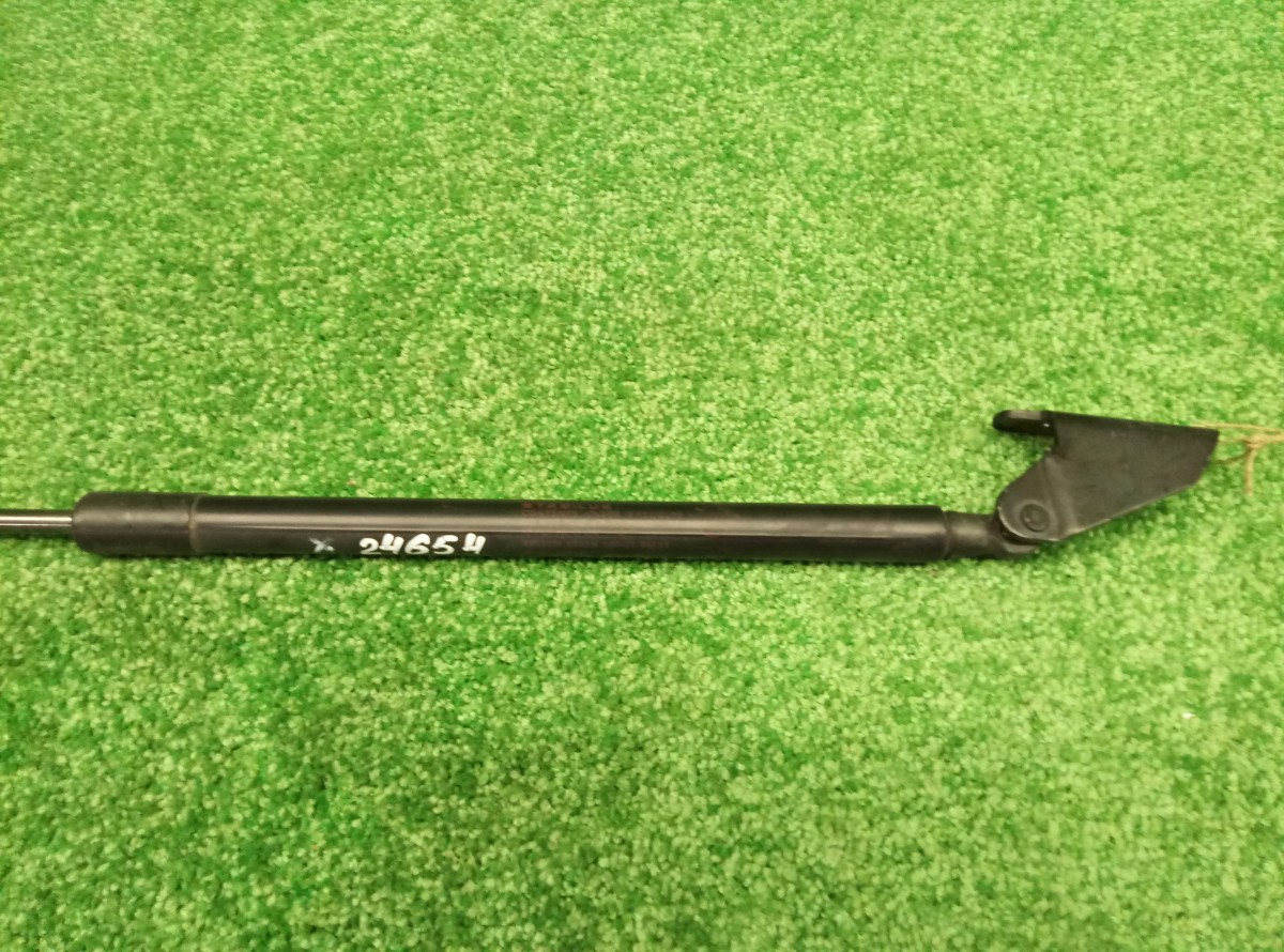 Амортизатор багажника Nissan Qashqai J10    90450JD01B на Nissan Qashqai J10