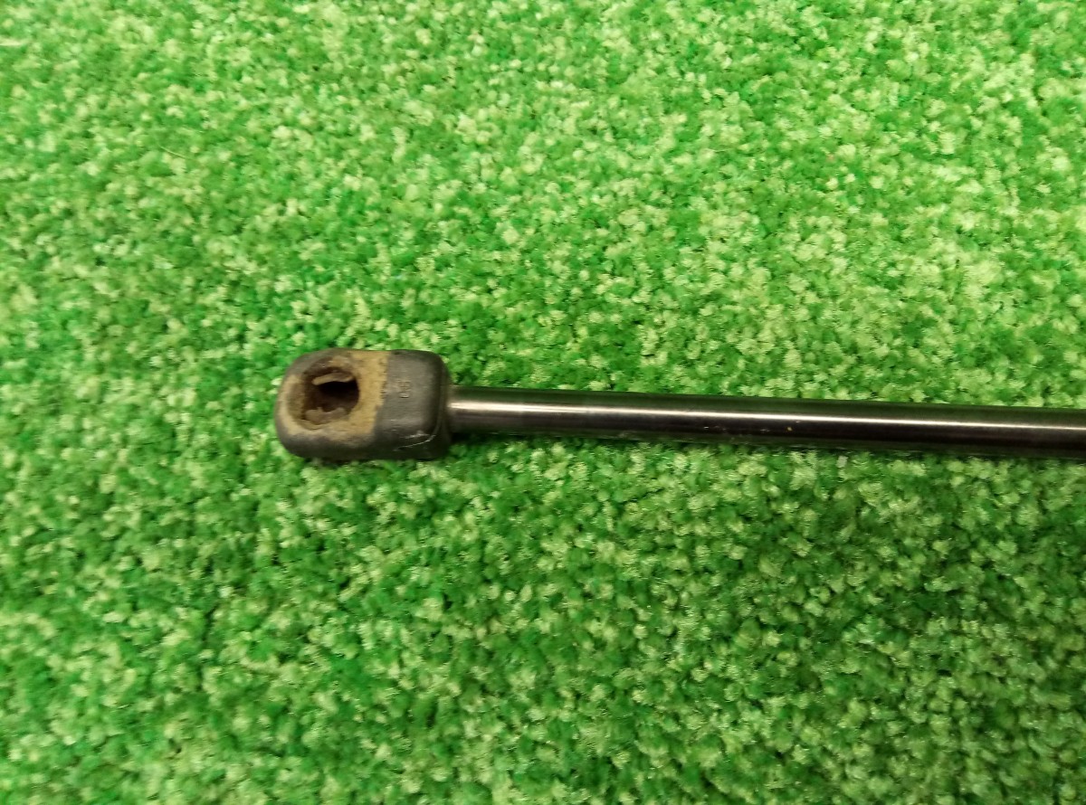 Амортизатор багажника правый Opel Astra J 13258179 на Opel Astra J