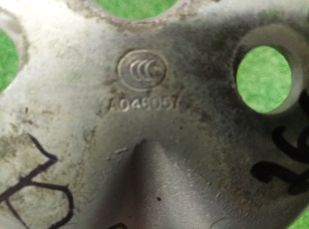 Петля двери правой задней нижняя Hyundai / KIA Ceed 2006-2012  A046057 на Kia Ceed (ED)