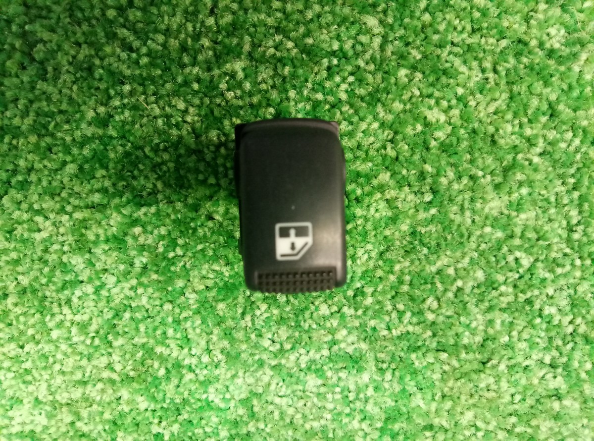 Кнопка стеклоподъемника задняя Hyundai/Kia 935801F500 на Kia Sportage 2