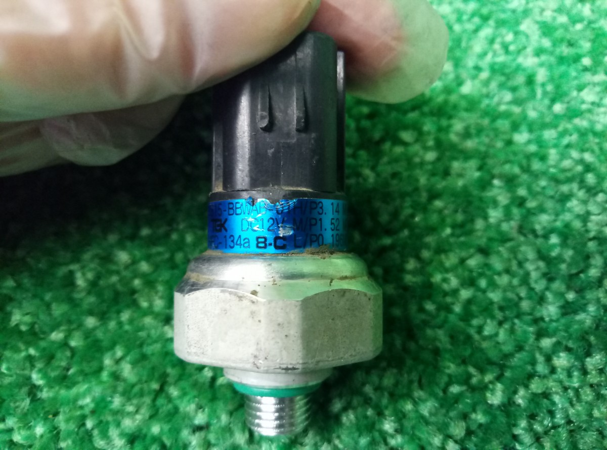 Датчик давления системы кондицианирования  Hyundai Elantra F815BBWAB01H на Hyundai Elantra III (XD)