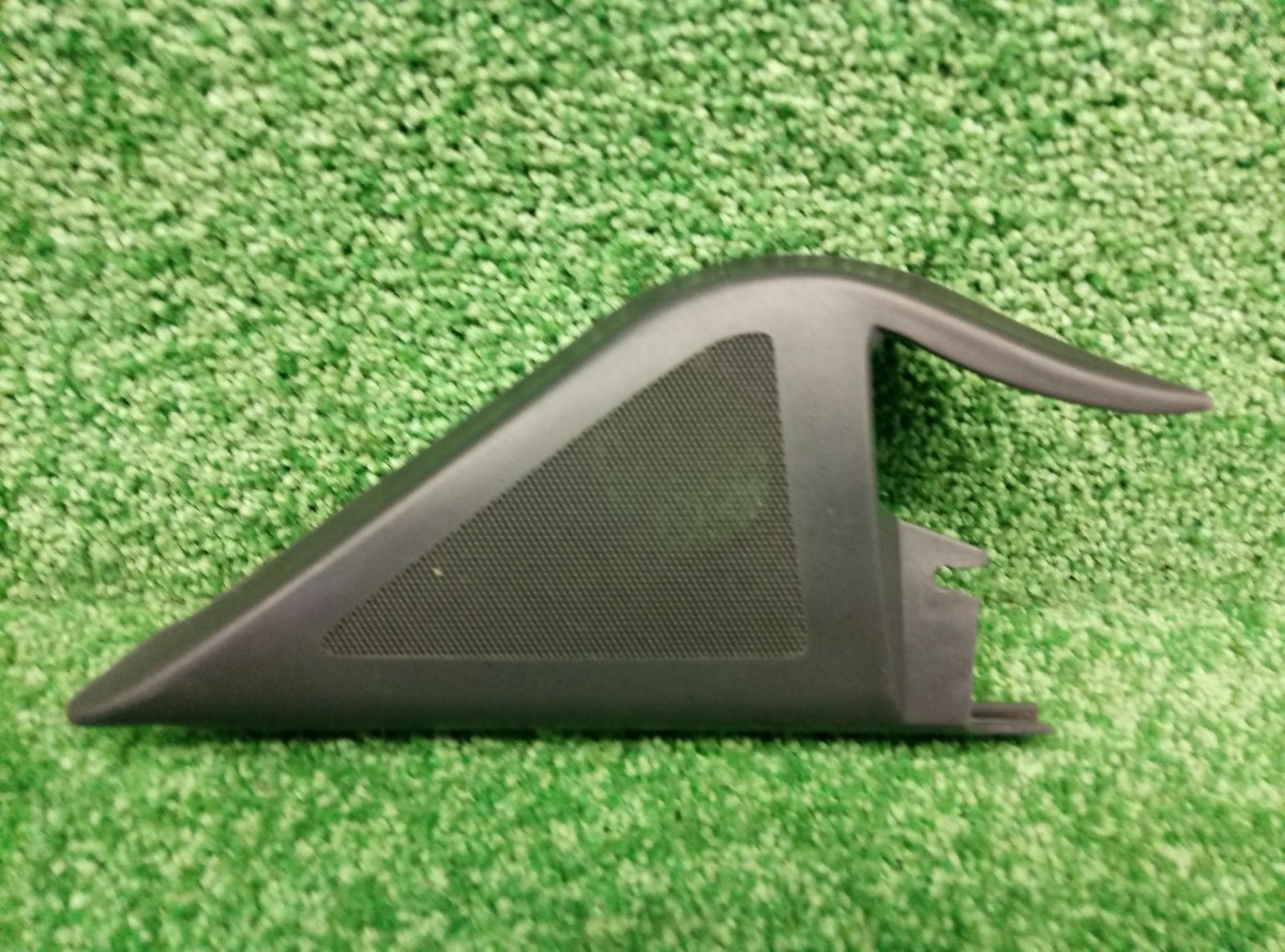 Уголок  внутренний Skoda Fabia 1999-2006 6Y0837993 на Skoda Fabia 