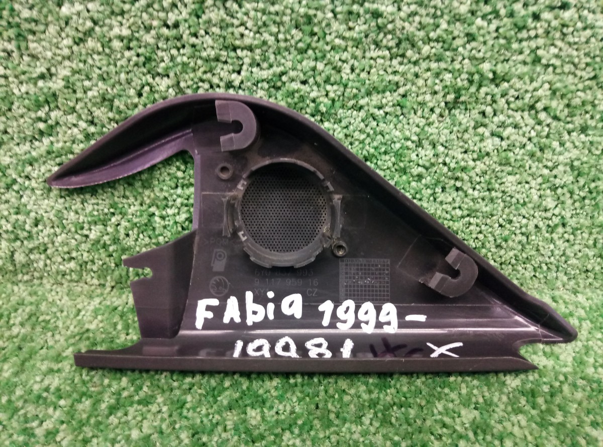 Уголок  внутренний Skoda Fabia 1999-2006 6Y0837993 на Skoda Fabia 