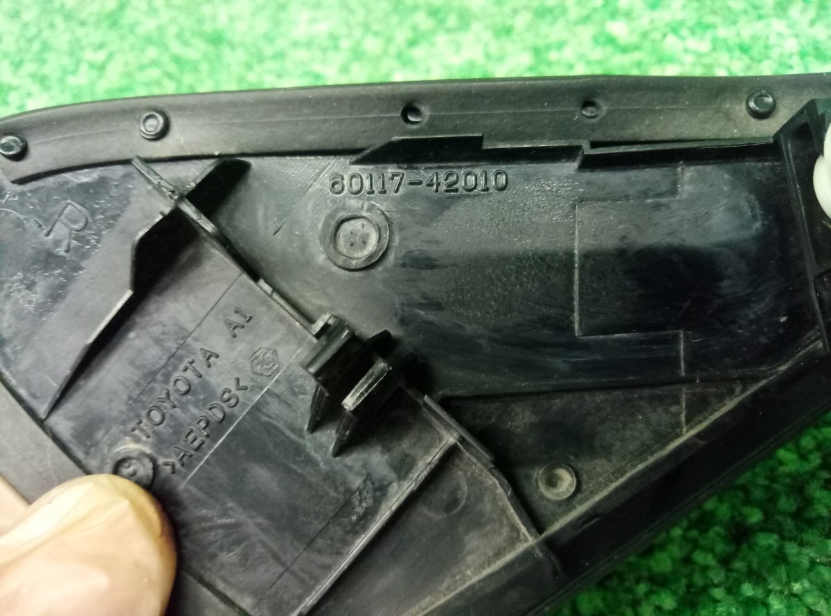 Накладка двери передней правой Toyota RAV 4 (XA30) 2005-2010 6011742010 на Toyota RAV 4 (XA30)