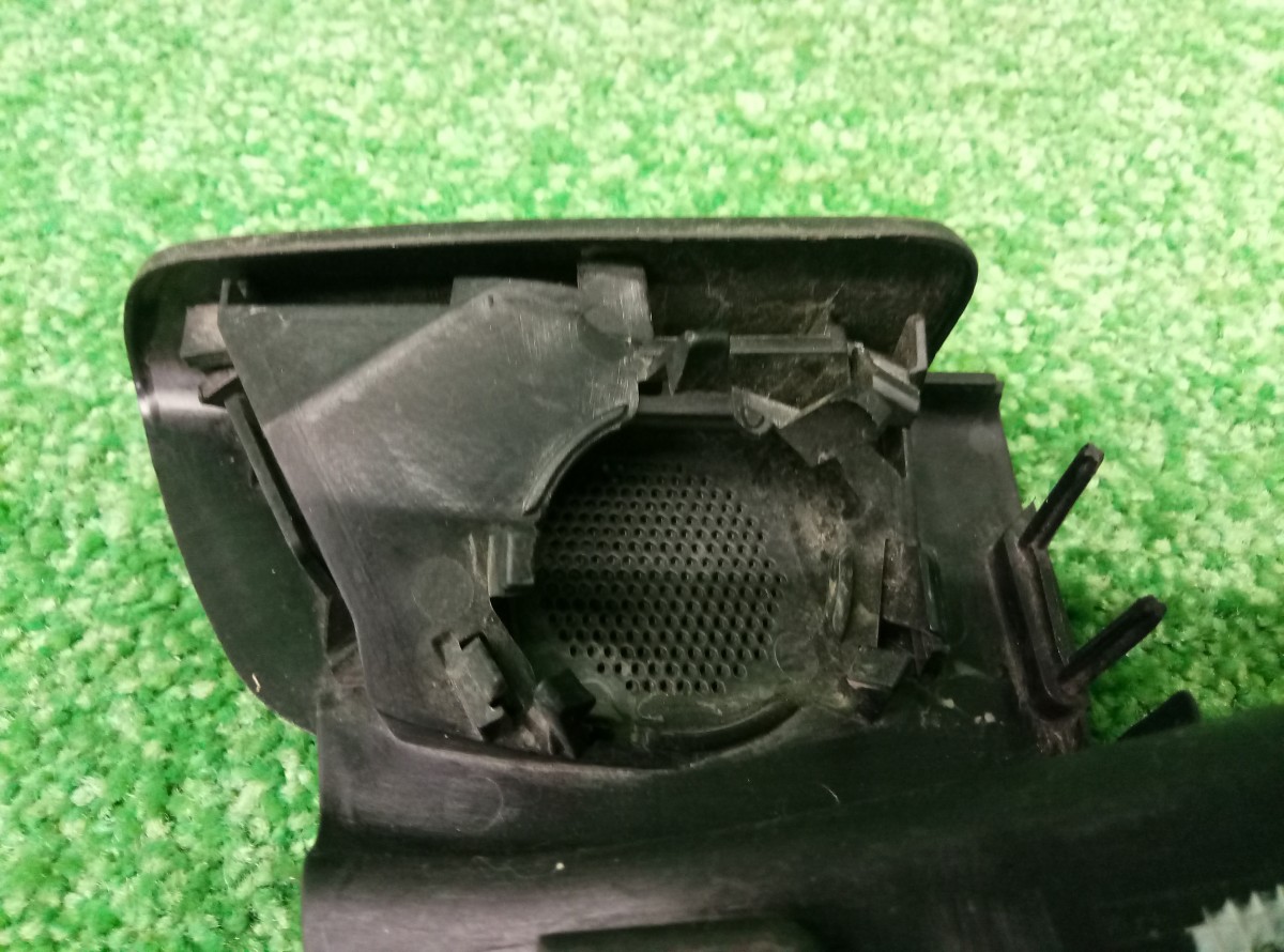 Уголок двери передней левой внутренний Ford Focus III 2011-2019 BM5118C863A на Ford Focus 3