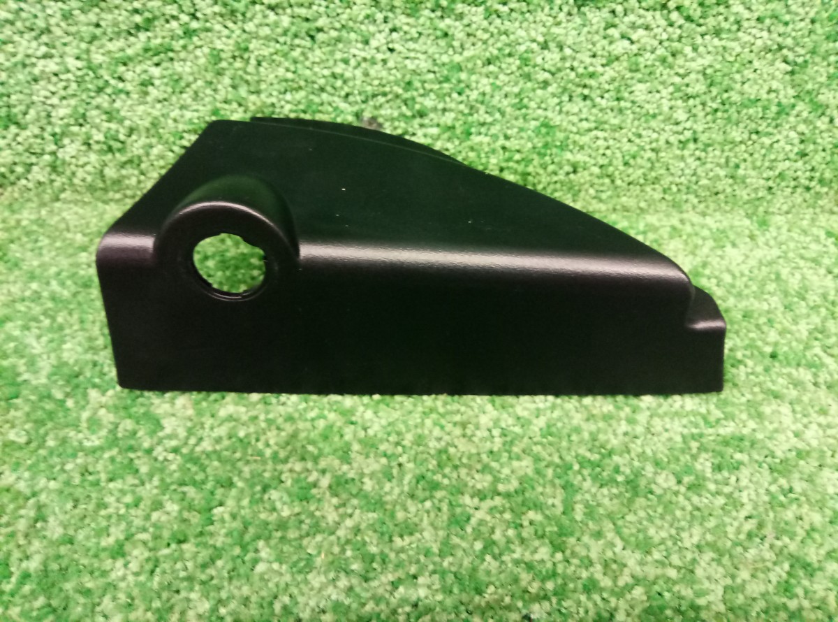 Уголок двери передней правой внутренний Ford Fiesta 2S61A23408 на Ford Fiesta V