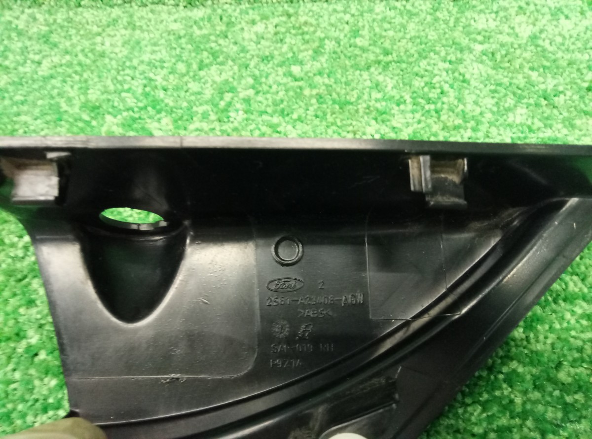Уголок двери передней правой внутренний Ford Fiesta 2S61A23408 на Ford Fiesta V
