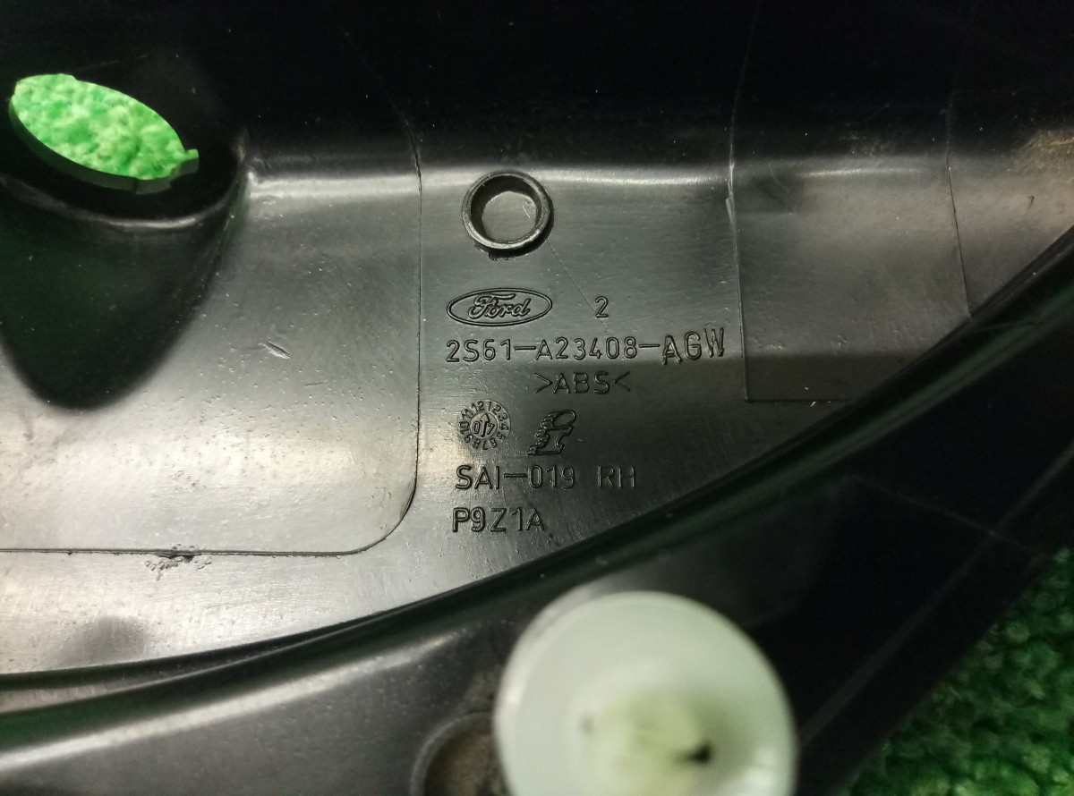 Уголок двери передней правой внутренний Ford Fiesta 2S61A23408 на Ford Fiesta V