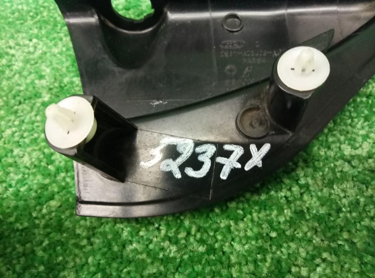 Уголок двери передней правой внутренний Ford Fiesta 2S61A23408 на Ford Fiesta V