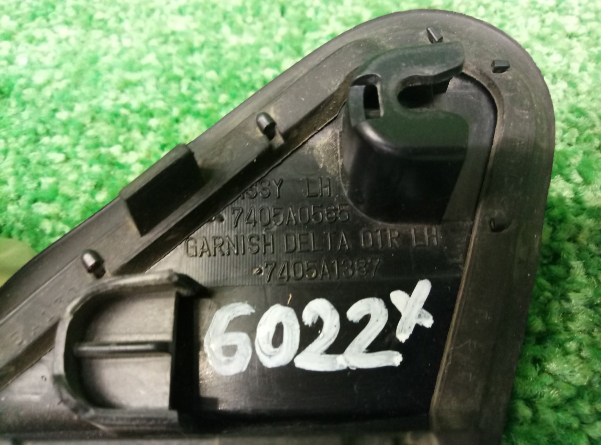 Накладка на зеркало передняя левая Mitsubishi Lancer 10 2007-2016 7405A0565 на Mitsubishi Lancer X