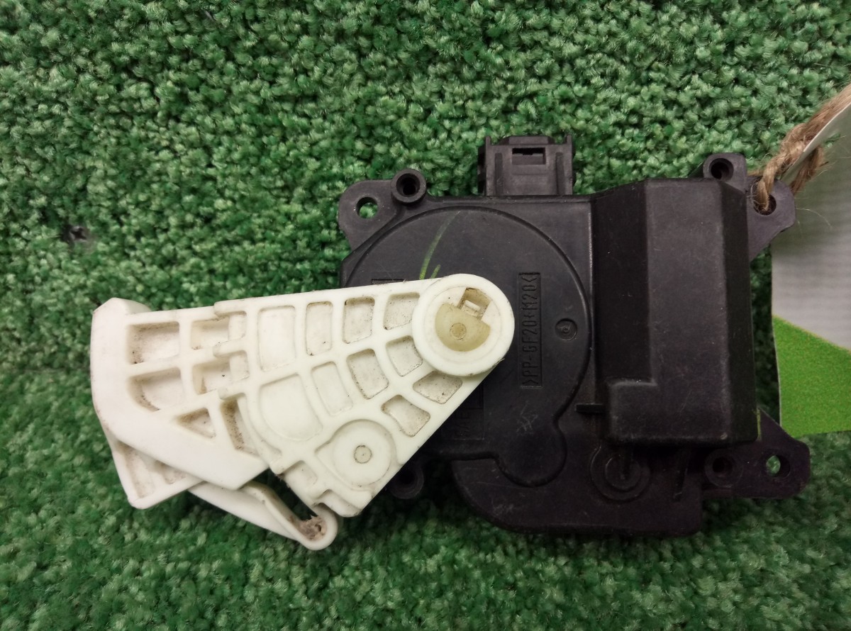 Моторчик заслонки отопителя Toyota RAV 4 (XA30) 2005-2010 0638000180 на Toyota RAV 4 (XA30)