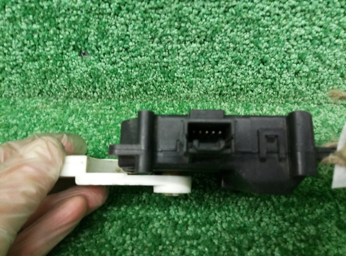 Моторчик заслонки отопителя Toyota RAV 4 (XA30) 2005-2010 0638000180 на Toyota RAV 4 (XA30)