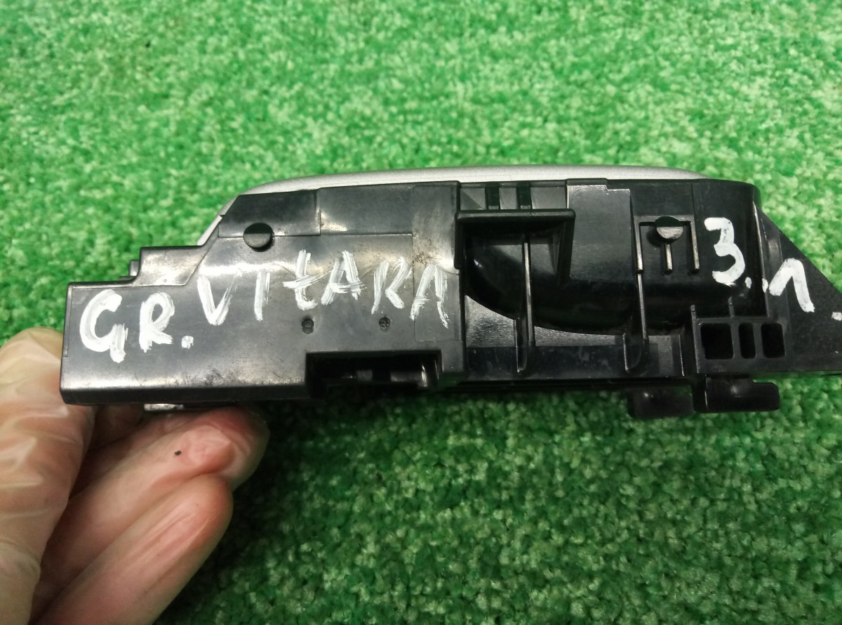 Ручка двери внутренняя левая Suzuki Grand Vitara  2005-2008 на Suzuki Grand Vitara 