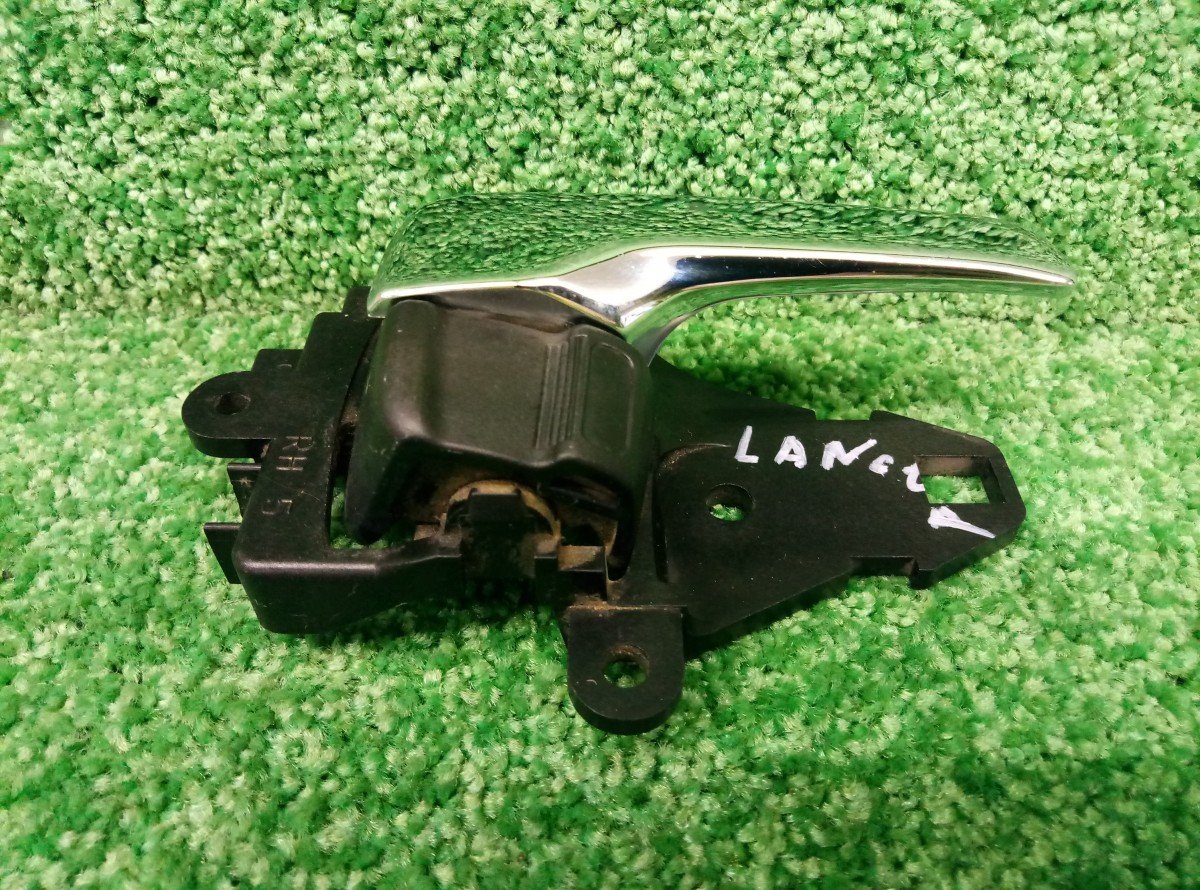 Ручка двери внутренняя правая Mitsubishi Lancer X 2007-н.в. MN105360 на Mitsubishi Lancer X