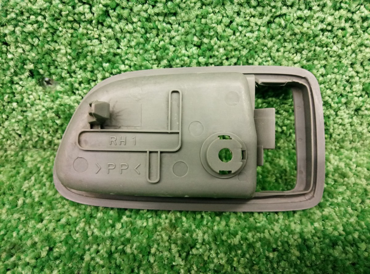 Накладка двери задней правой Mazda Demio I (DW) 1997-2003 D35058303A73 на Mazda Demio I (DW)