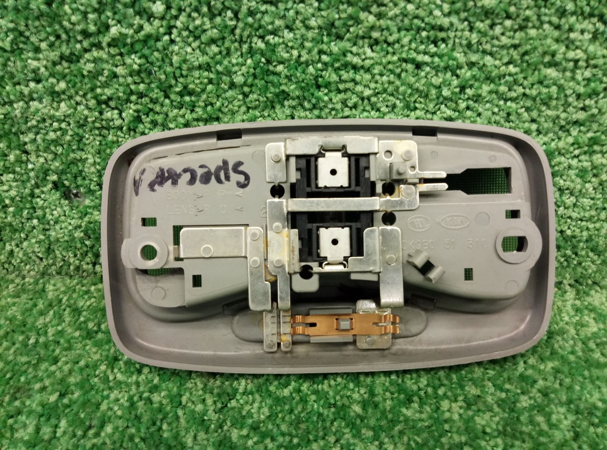 Плафон салонный Kia Spectra  2000-2011 0K9B051310 на Kia Spectra 