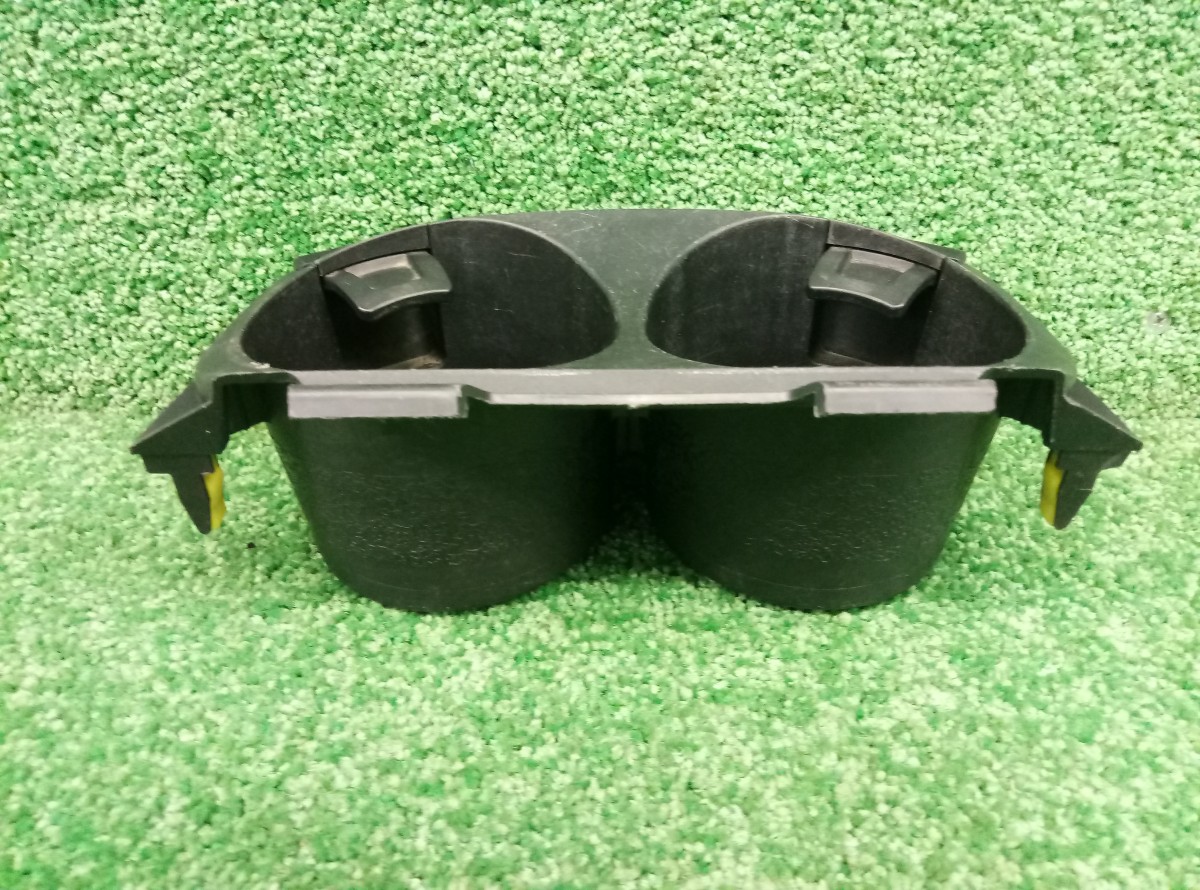 Подстаканник Toyota RAV 4 (XA30) 2005-2010 5562542020 на Toyota RAV 4 (XA30)