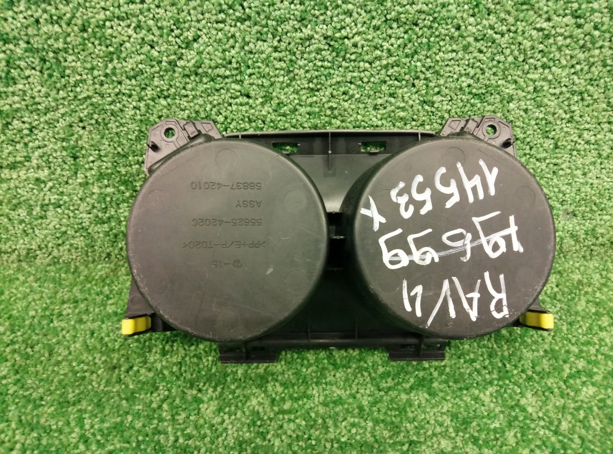 Подстаканник Toyota RAV 4 (XA30) 2005-2010 5562542020 на Toyota RAV 4 (XA30)