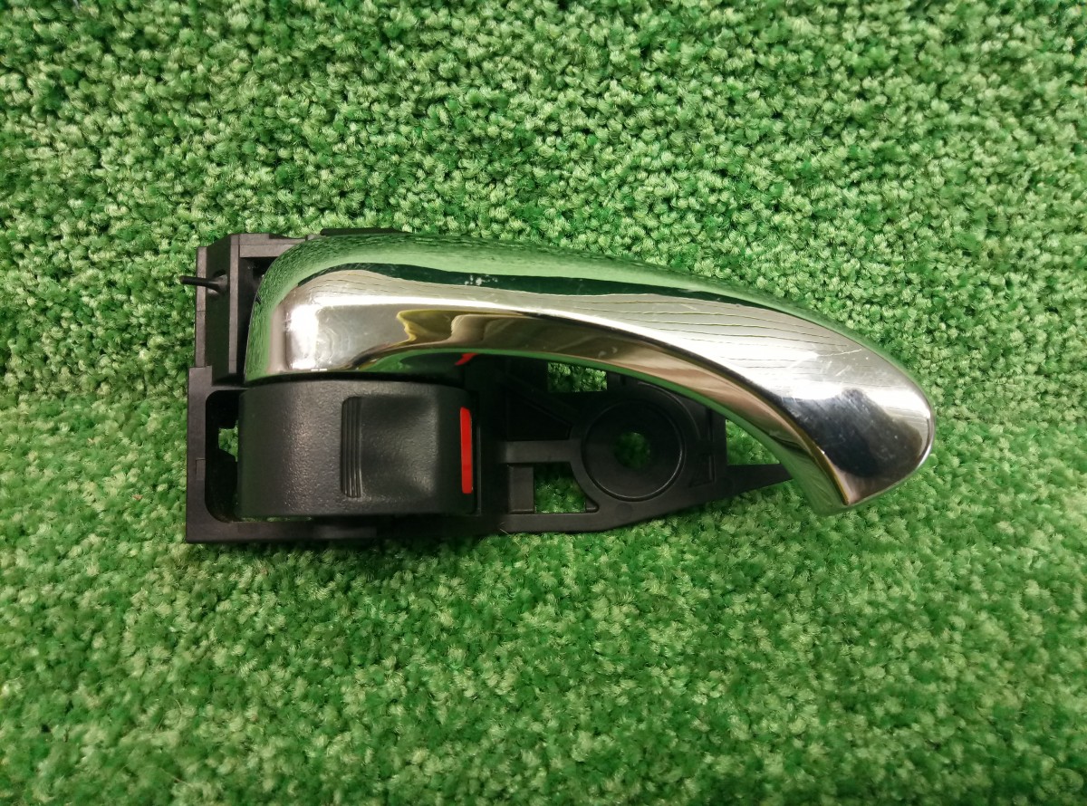 Ручка двери внутренняя правая Toyota RAV 4 (XA30) 2005-2010 6920533111C0 на Toyota RAV 4 (XA30)