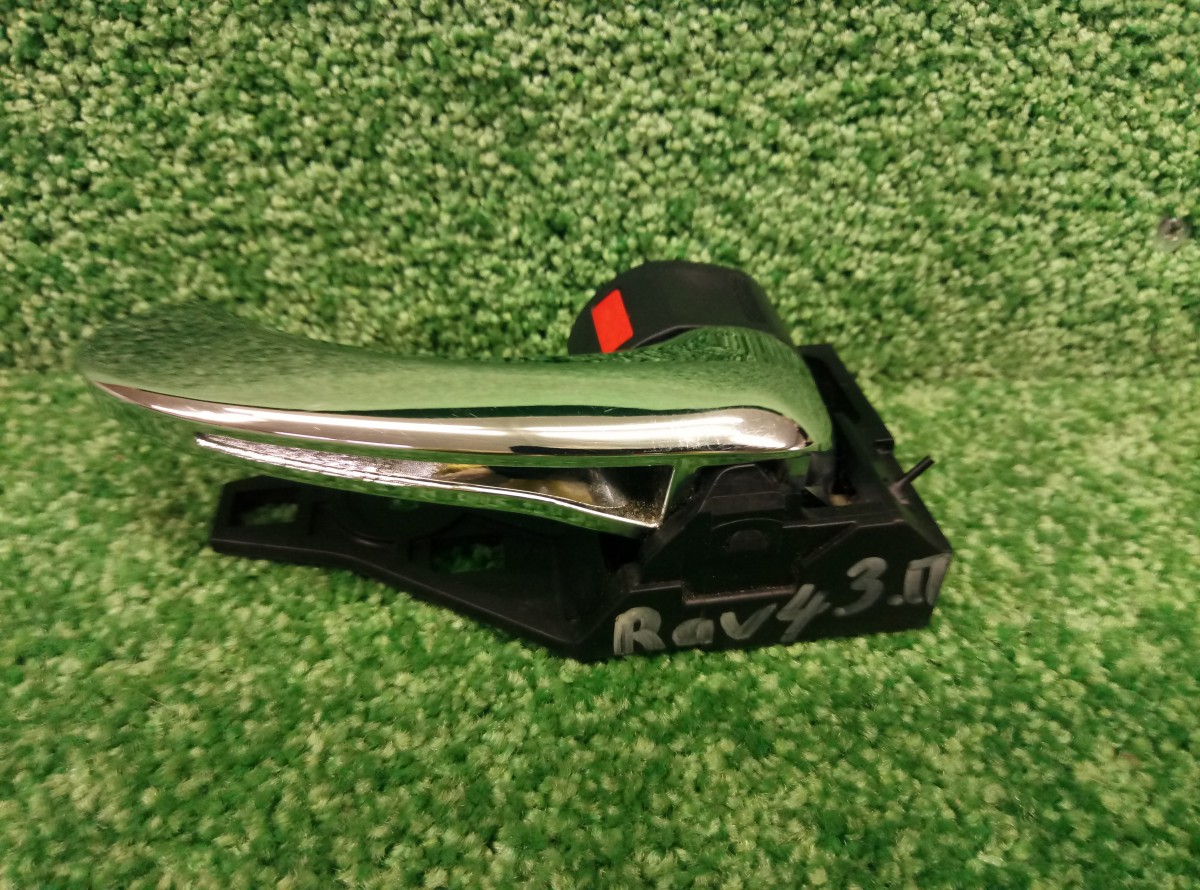 Ручка двери внутренняя правая Toyota RAV 4 (XA30) 2005-2010 6920533111C0 на Toyota RAV 4 (XA30)