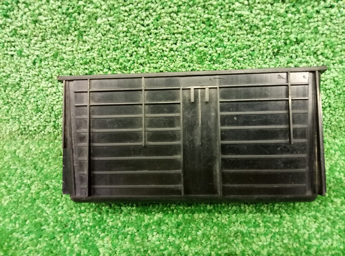 Ящик передней консоли Mercedes-Benz E-Class (W210,S210) 1995-1997 2106830091 на Mercedes-Benz E-Class (W210,S210)