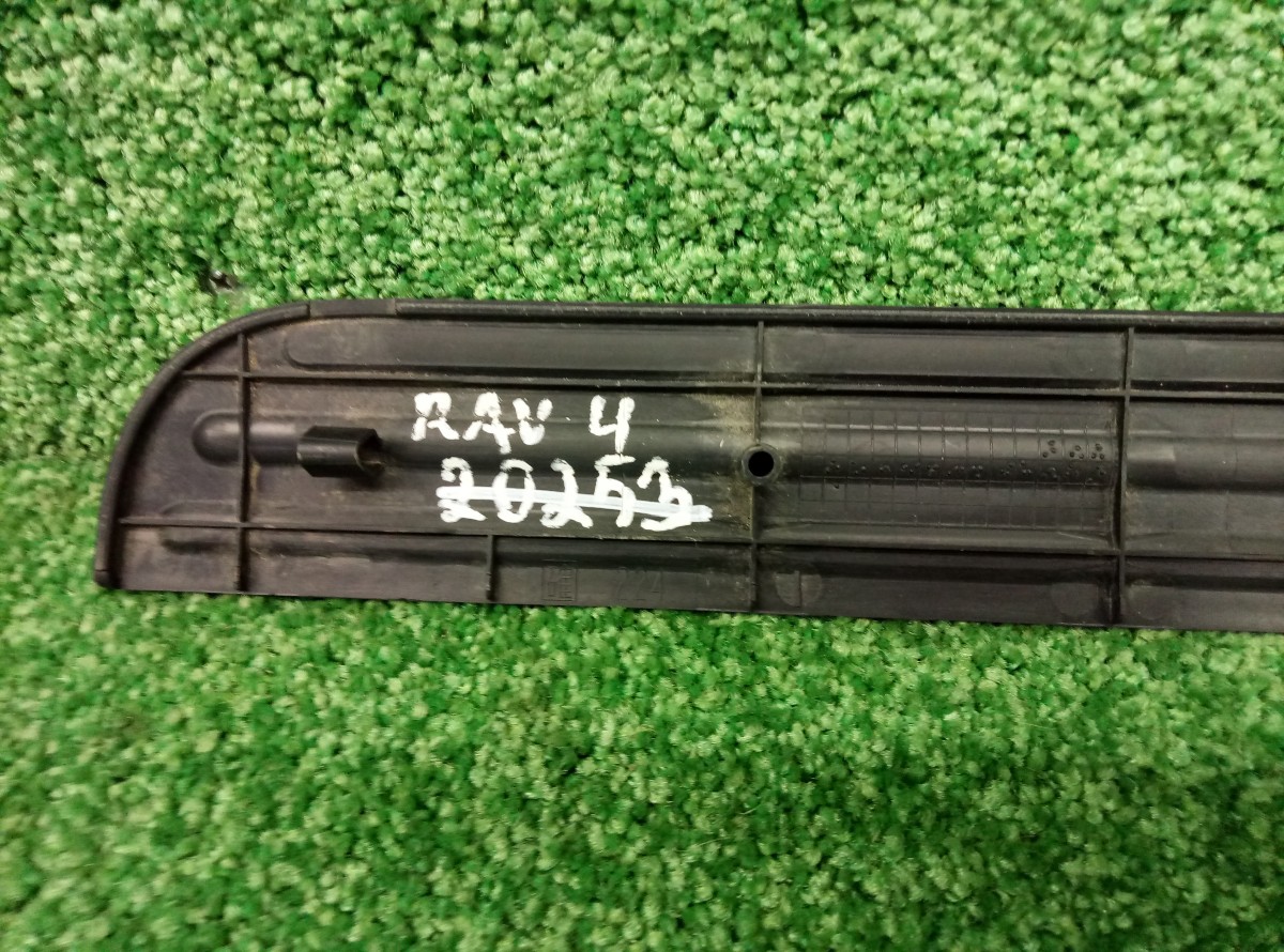 Накладка порога (внутренняя) Toyota RAV 4 (XA30) 2005-2010  6791142030 на Toyota RAV 4 (XA30)