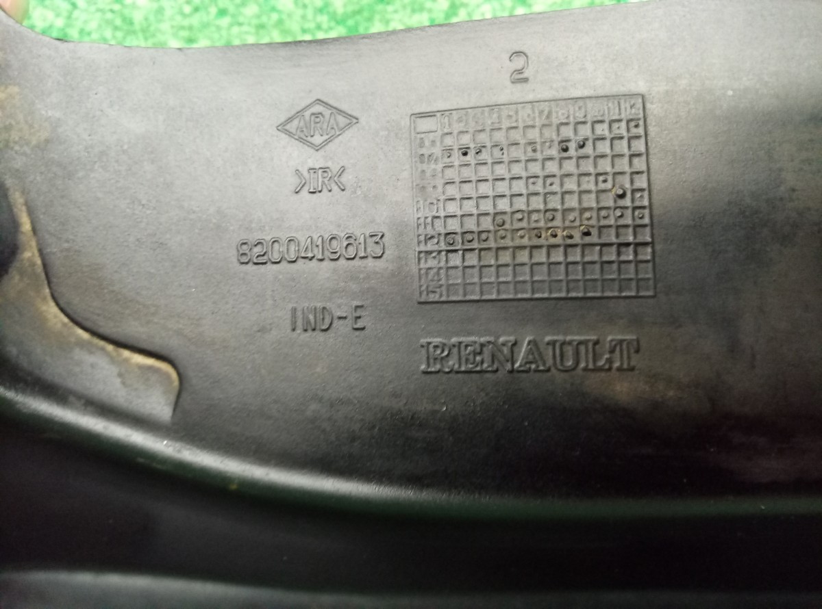 Брызговик задний левый Renault logan I 2004-2009 8200419613 на Renault logan I